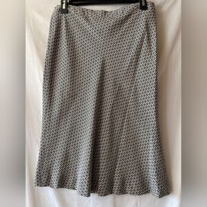Banana Republic Geometric print 100% silk skirt Sz 4